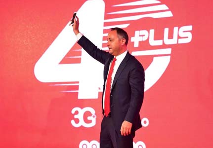 Le DG de Ooredoo lors de l'opération pré-lancement de la 4G. D. R.